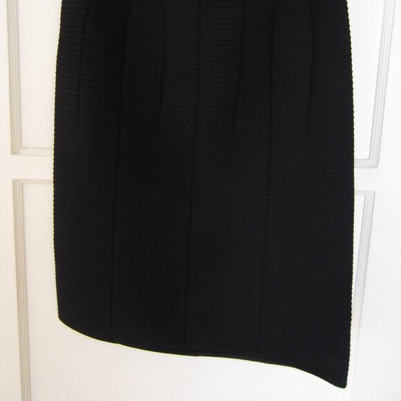 Giorgio Armani Women's Black Pencil Skirt Size 46 with tiny pleats - Picture 2 of 7